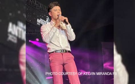 Kelvin pinagpiyestahan ang nakaumbok na 'sandata'.